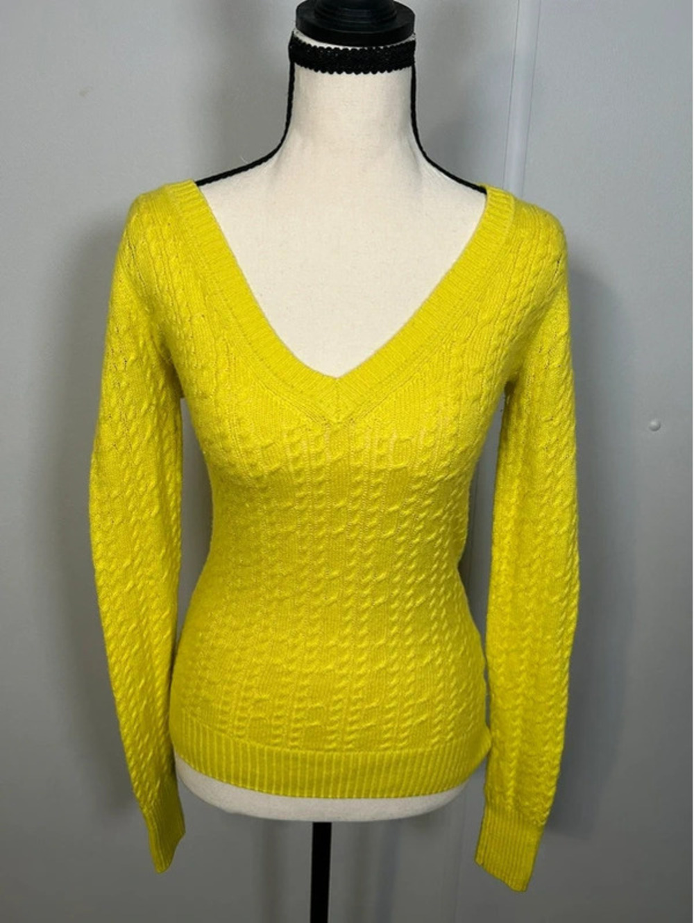 American Eagle Yellow Cable Knit V-Neck Sweater Size S/P